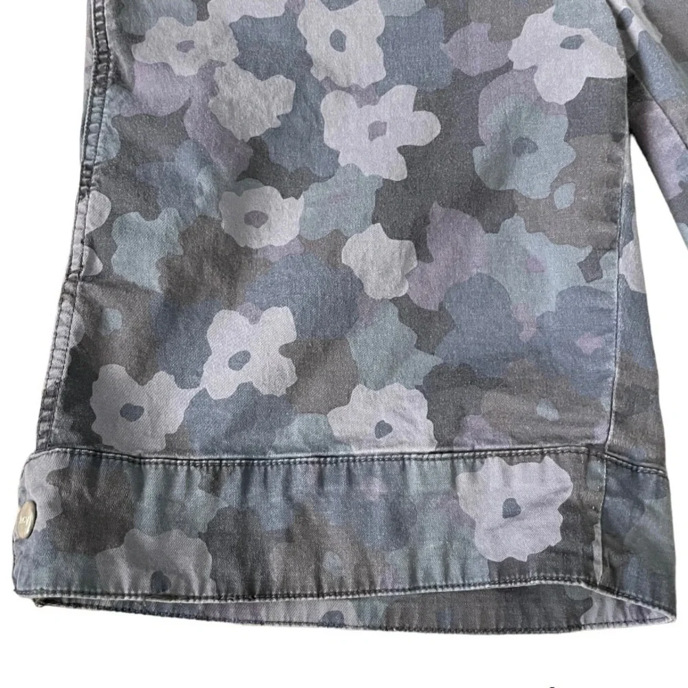 Lucy floral camo shorts sz large - Picture 2 of 10